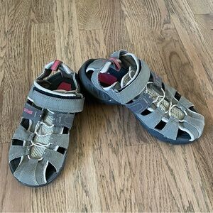 Teva Women’s Forebay Fisherman Hiking/Water Closed Toe Sandals in Olive